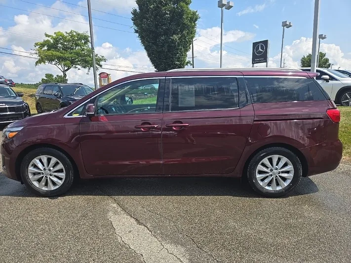 2018 Kia Sedona - view 9