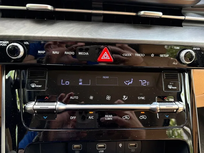 2024 Kia Carnival - view 19