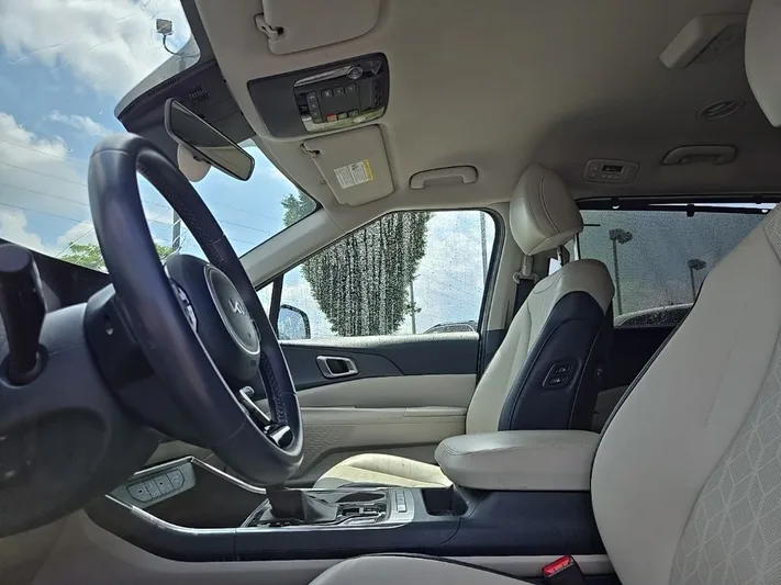2025 Kia Carnival - view 25