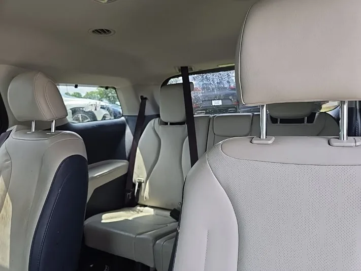 2025 Kia Carnival - view 26