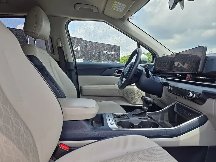 2025 Kia Carnival - view 31