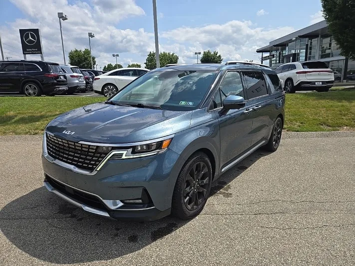 2022 Kia Carnival - view 9