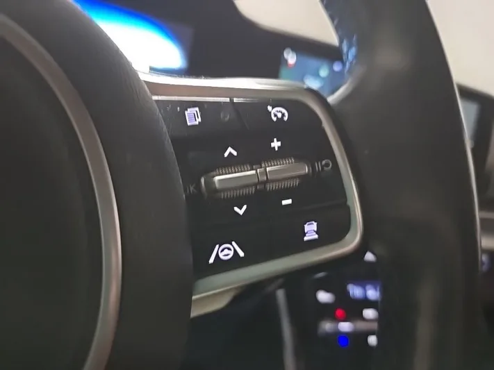 2022 Kia Carnival - view 25