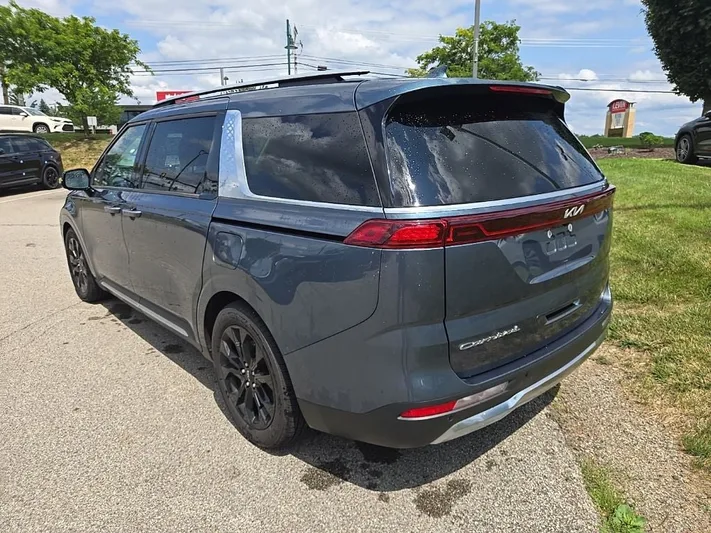 2022 Kia Carnival - view 7