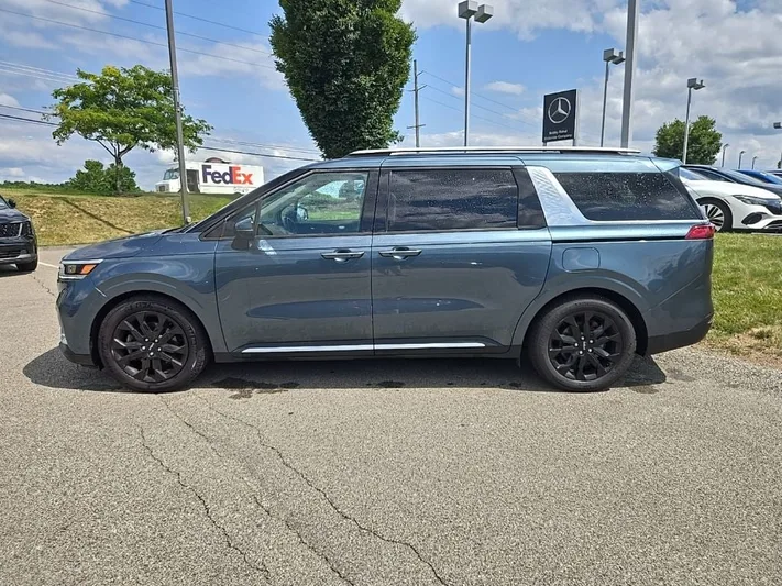2022 Kia Carnival - view 8
