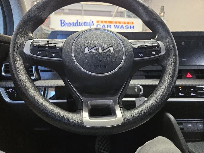 2023 Kia Sportage - view 16