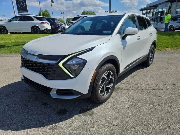 2023 Kia Sportage - view 8