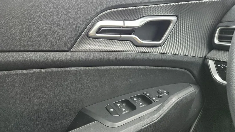 2024 Kia Sportage - view 14