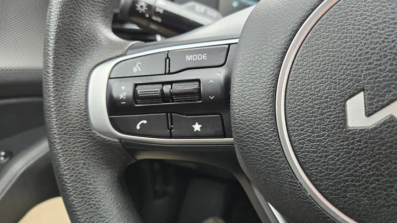 2024 Kia Sportage - view 17