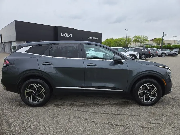 2024 Kia Sportage - view 2