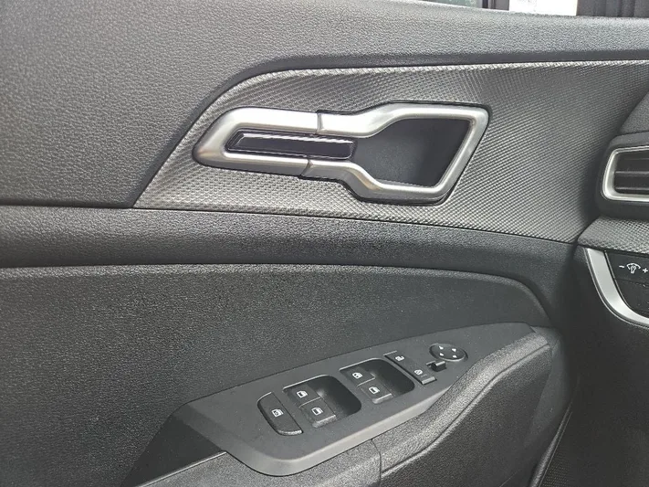 2024 Kia Sportage - view 25