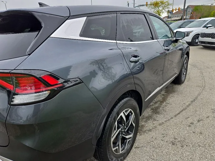2024 Kia Sportage - view 3