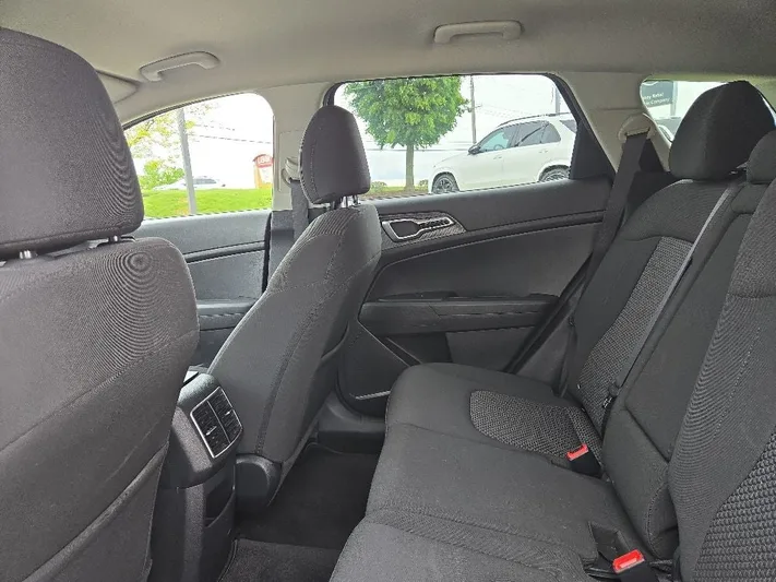 2024 Kia Sportage - view 35