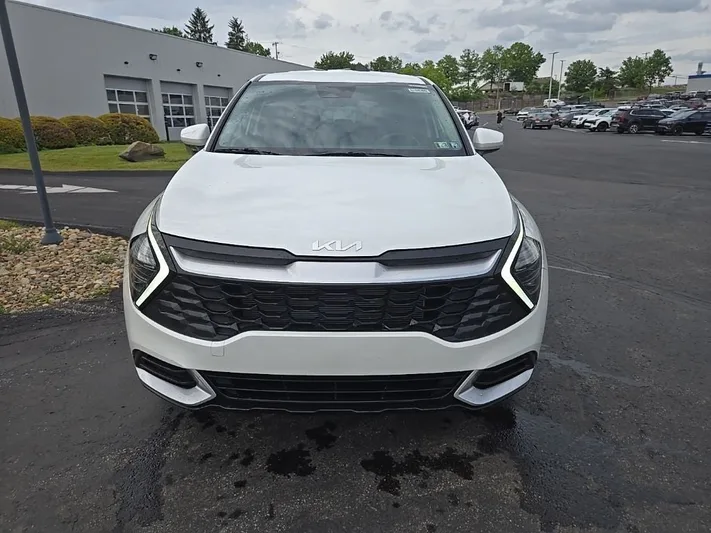 2025 Kia Sportage - view 10