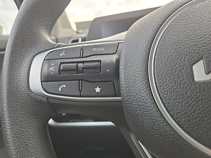 2025 Kia Sportage - view 13