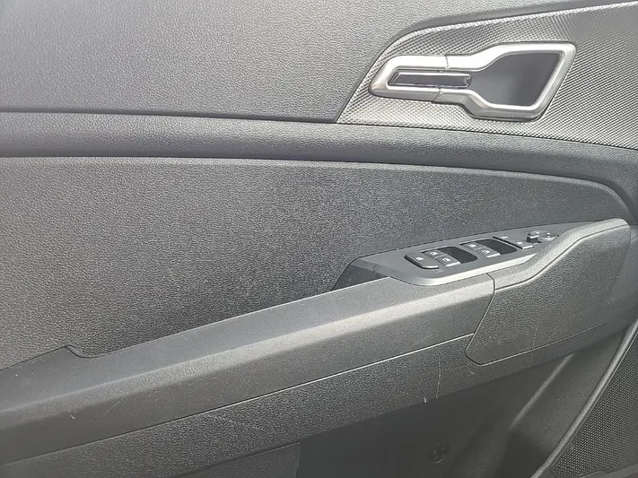 2025 Kia Sportage - view 17