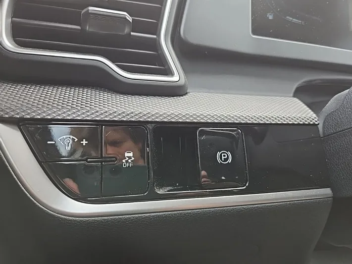 2025 Kia Sportage - view 18