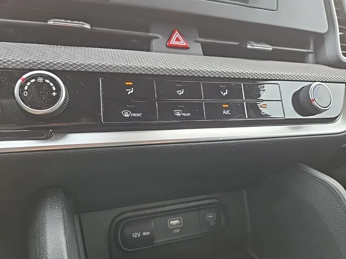2025 Kia Sportage - view 21