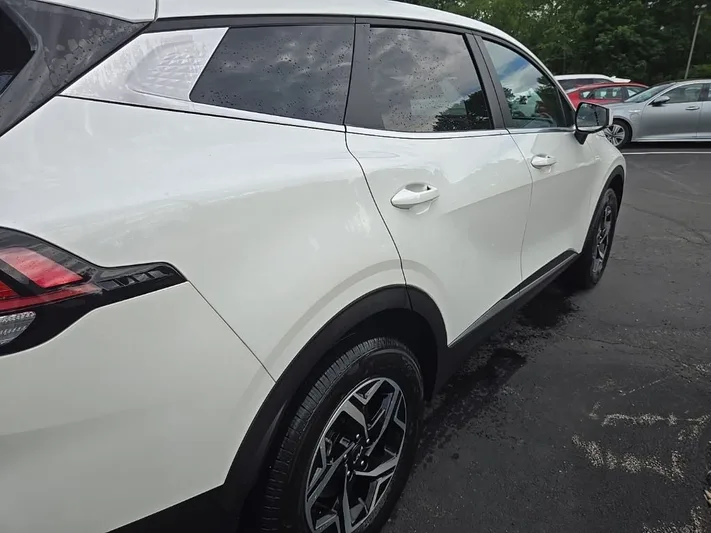 2025 Kia Sportage - view 3