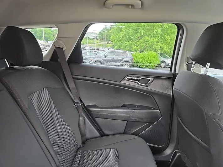 2025 Kia Sportage - view 33
