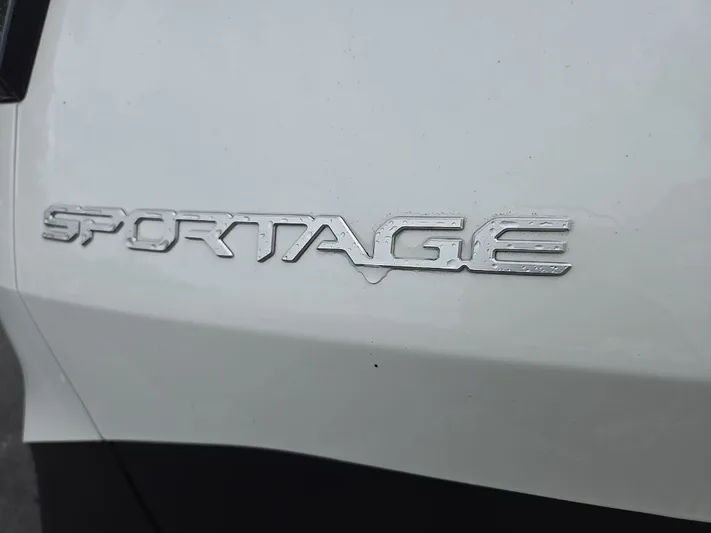 2025 Kia Sportage - view 5