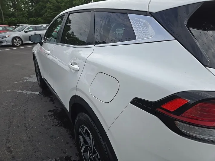 2025 Kia Sportage - view 6