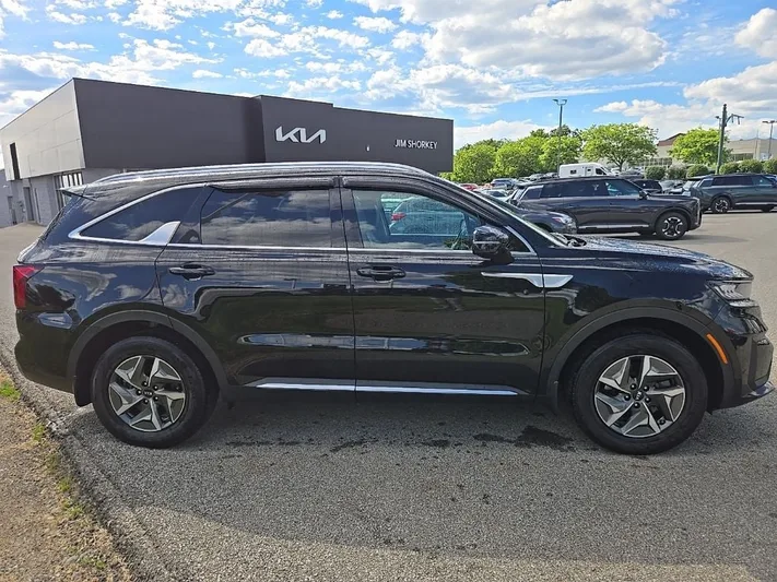 2021 Kia Sorento - view 2