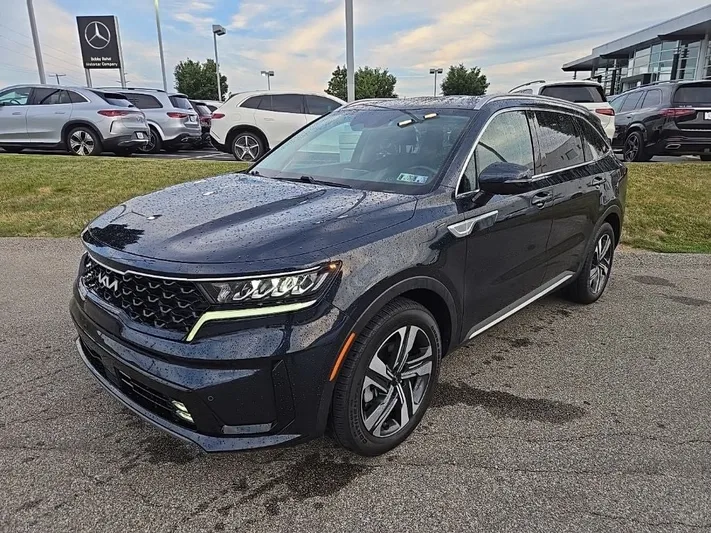2023 Kia Sorento - view 11