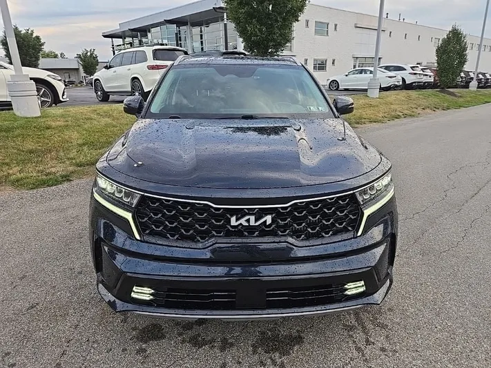 2023 Kia Sorento - view 12
