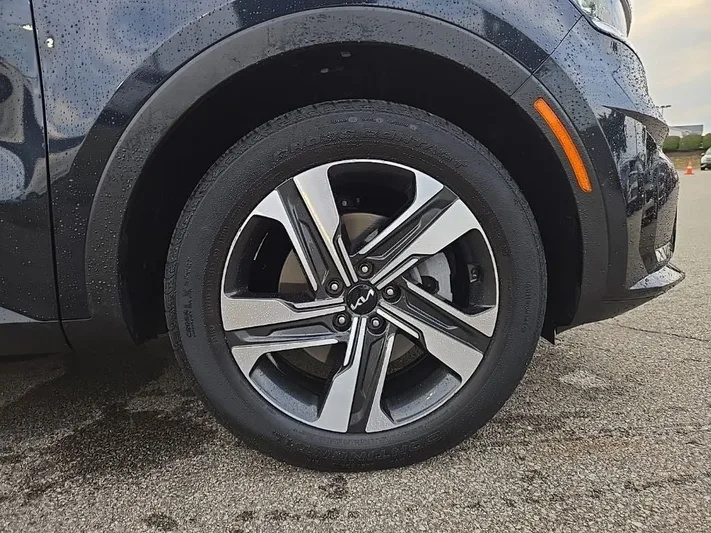 2023 Kia Sorento - view 13