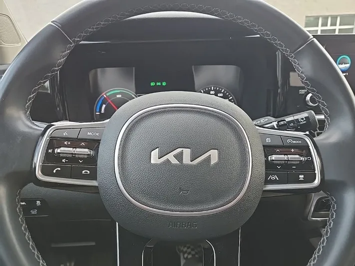 2023 Kia Sorento - view 15