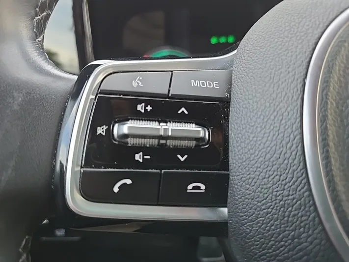 2023 Kia Sorento - view 17