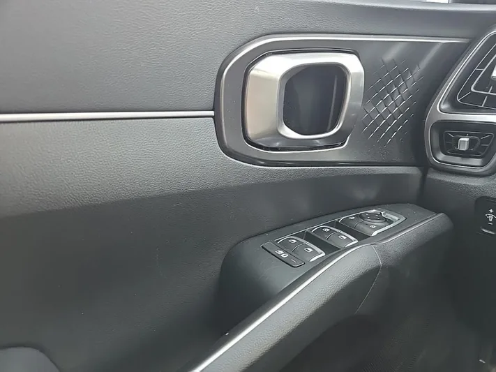 2023 Kia Sorento - view 20