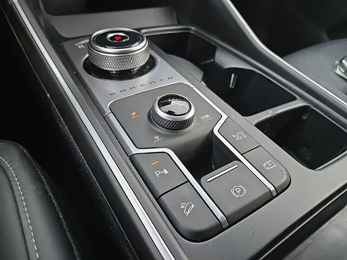 2023 Kia Sorento - view 26