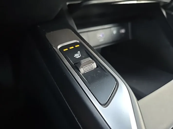 2023 Kia Sorento - view 27