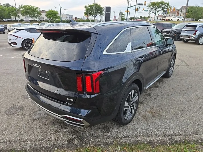 2023 Kia Sorento - view 3
