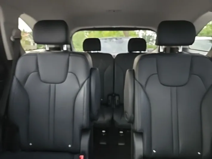 2023 Kia Sorento - view 30