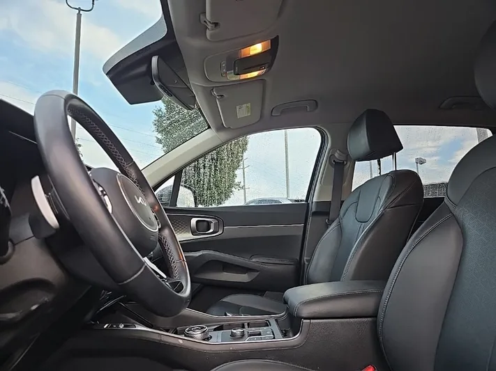 2023 Kia Sorento - view 33