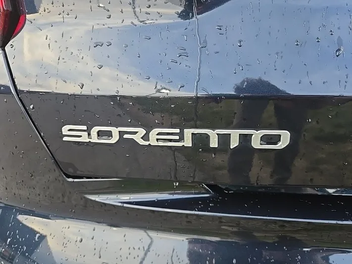 2023 Kia Sorento - view 5
