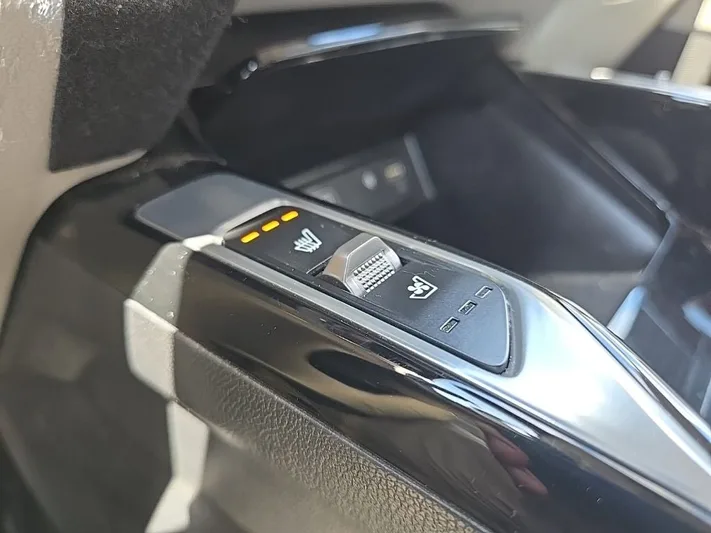 2023 Kia Sorento - view 21