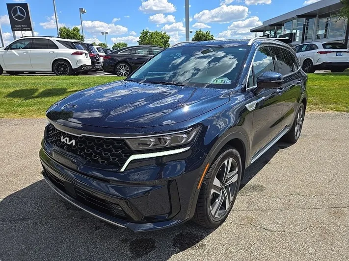 2023 Kia Sorento - view 9