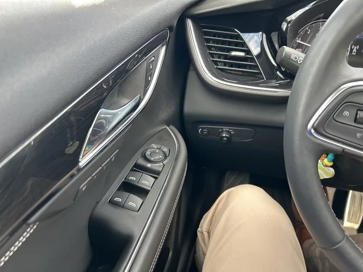 2023 Buick Envision - view 14