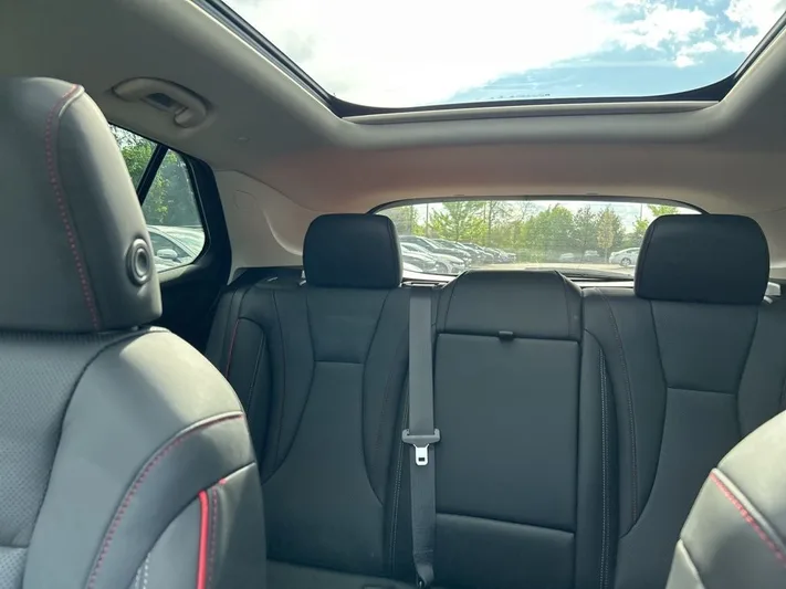 2023 Buick Envision - view 17