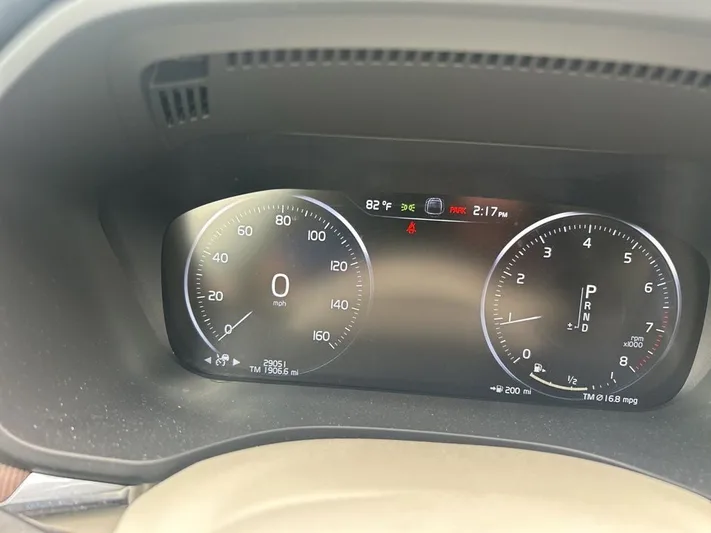 2021 Volvo XC60 - view 4