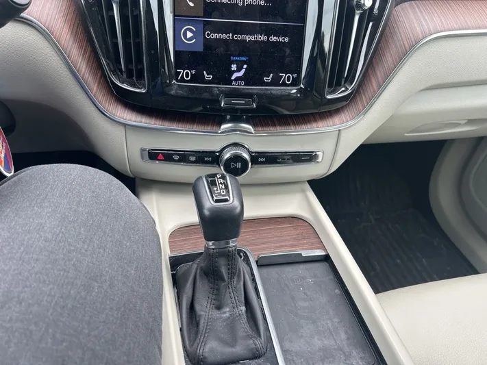 2021 Volvo XC60 - view 7