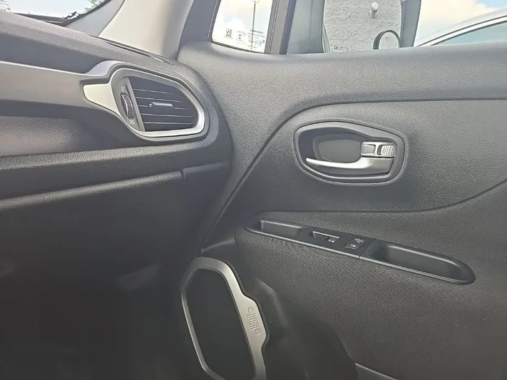 2021 Jeep Renegade - view 32