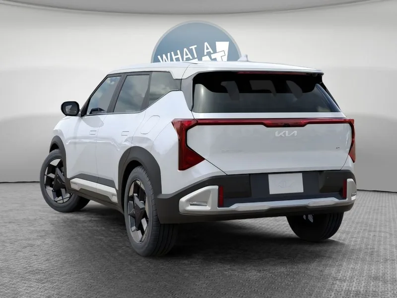 2027 Kia Seltos S, photo 4