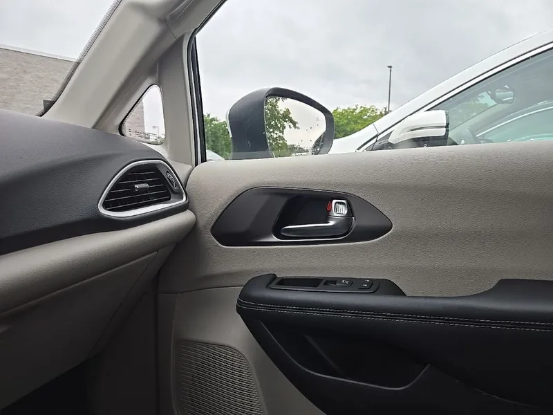 2023 Chrysler Pacifica Touring L, photo 23