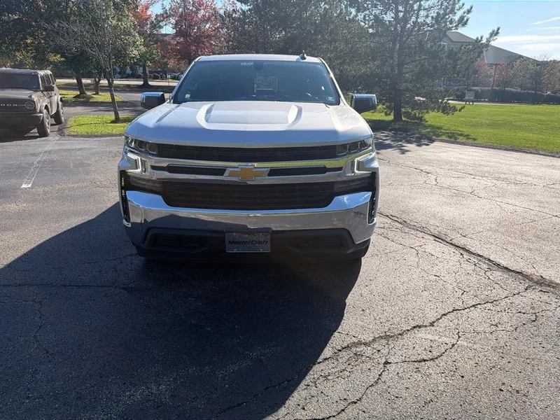 2021 Chevrolet Silverado 1500 LT, photo 2