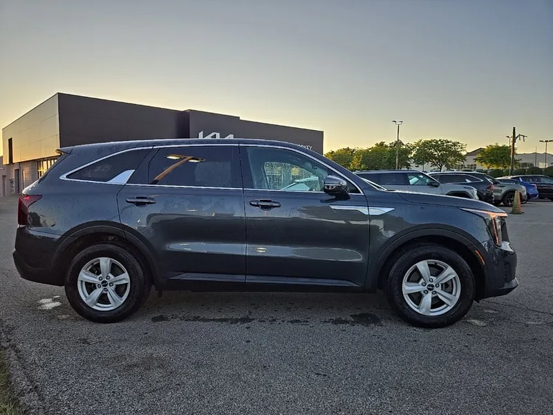 2024 Kia Sorento LX, photo 2